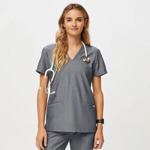 Figs NWT Casma 3 Pocket Top